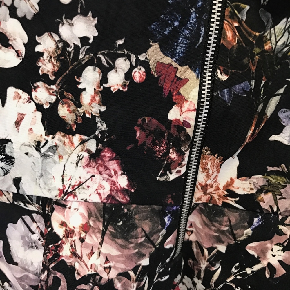 ✨sold✨ parker • davina floral off shoulder top - Picture 6 of 7